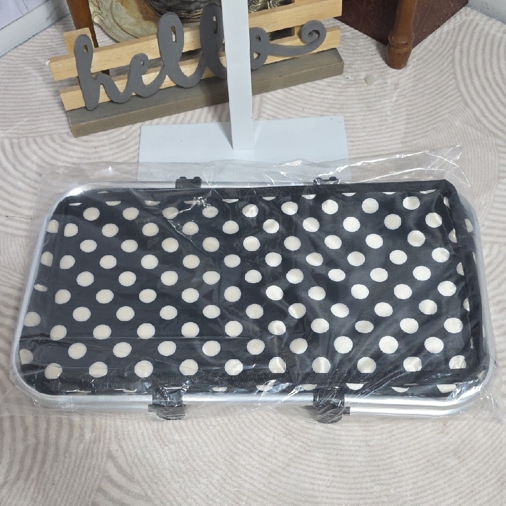 Black and White Polka Dot Insulated Picnic Basket - Picture 4 of 4